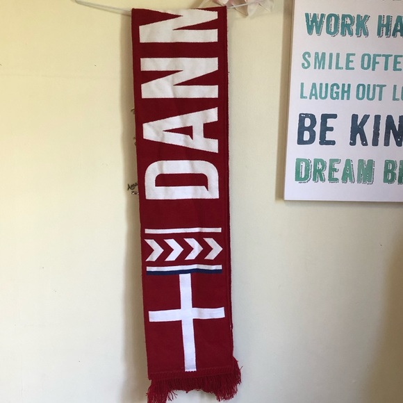 Danmark Hummel Scarf - Picture 1 of 3